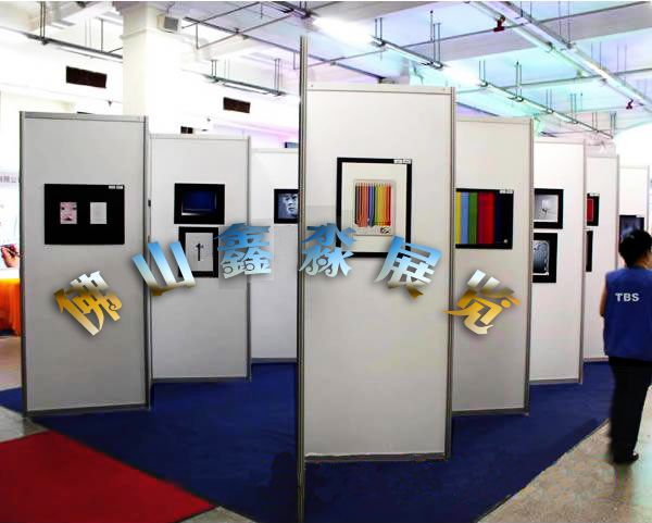 八棱柱屏風(fēng) 集貼畫(huà)宣傳、寫(xiě)真展畫(huà)與禮儀服務(wù)于一身的多功能展示解決方案
